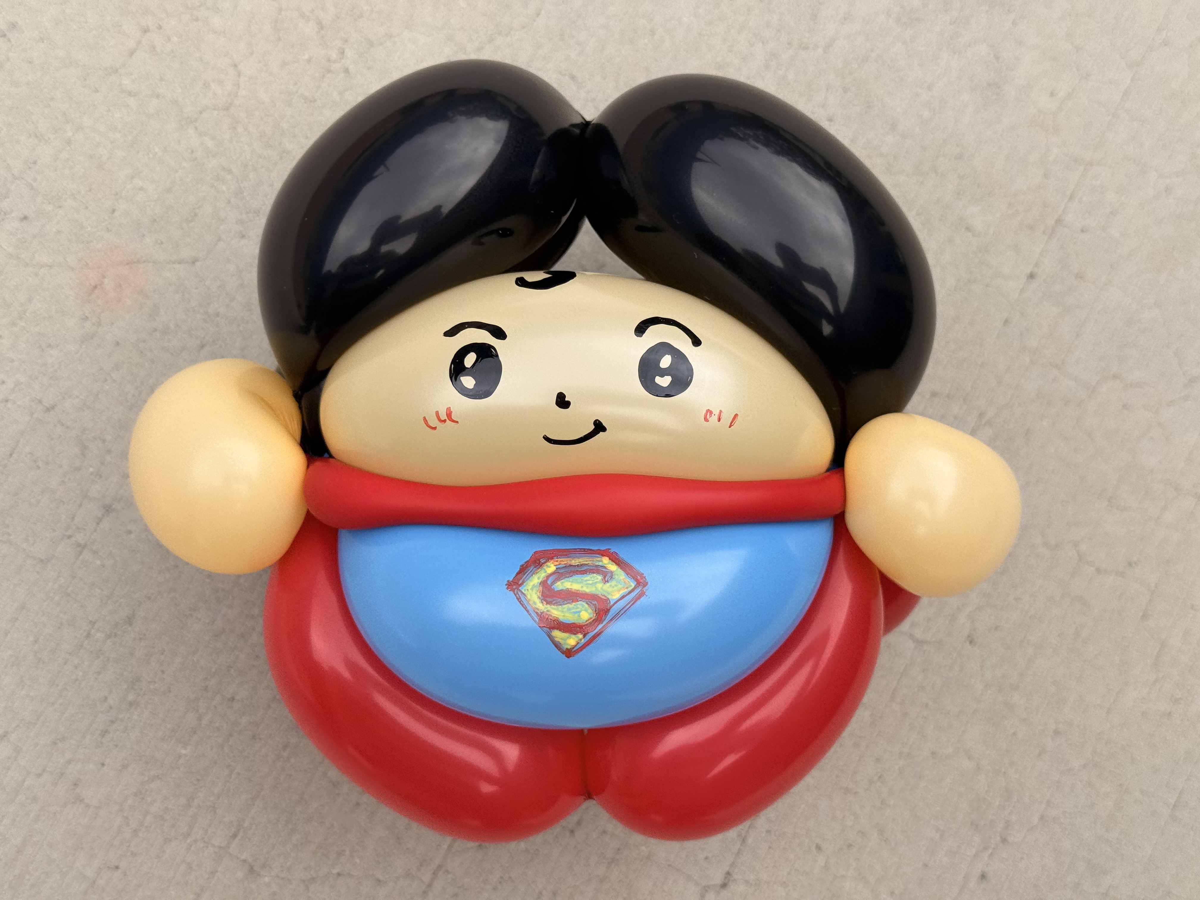 Superman chibi superhero balloon sculpture